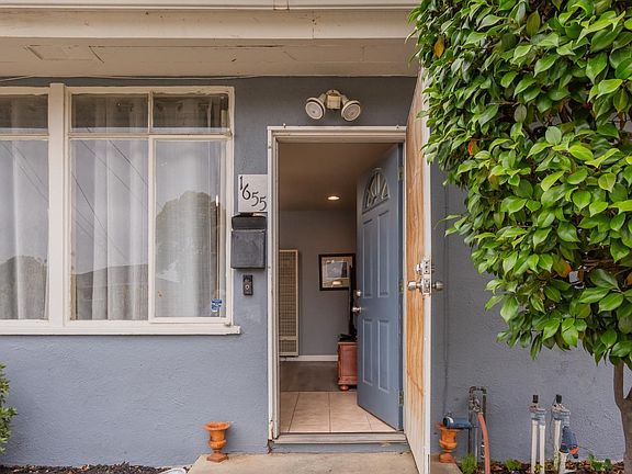 4th image of 1655 Hemlock Street