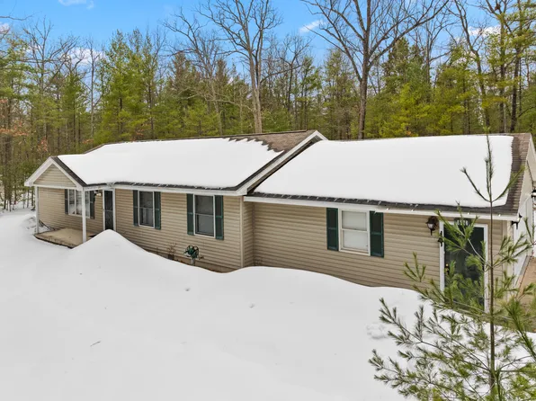 6576 W Plum Valley Rd NW, Rapid City, MI 49676