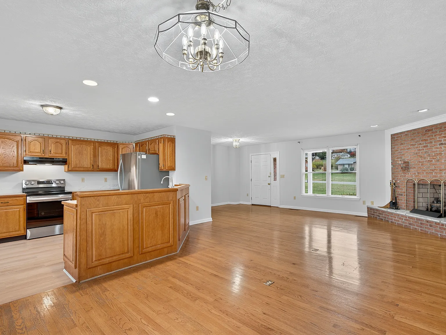 3 bed, 1800 sqft, $2,200 — Photo 2