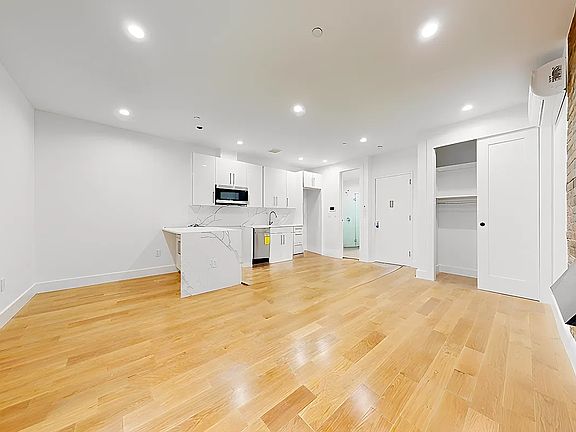 2nd image of 15 W 94th St #3B