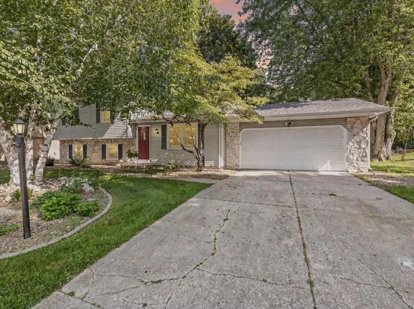 23433 Broadwood Dr, Elkhart, IN 46514