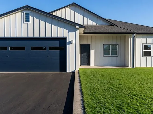 120 E Laurel Ave, Howey In The Hills, FL 34737