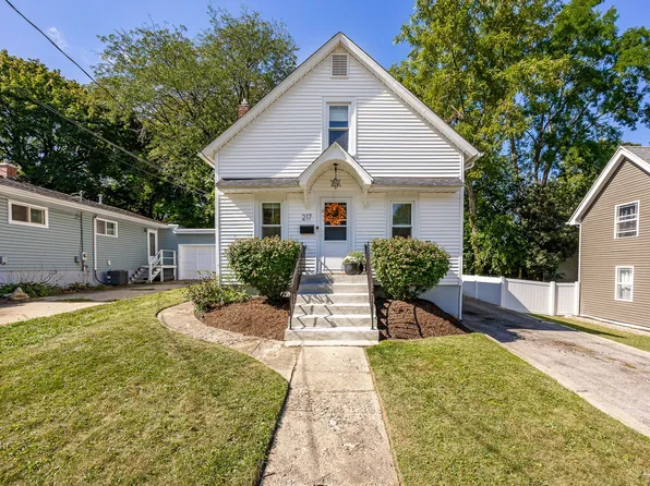 217 N 6th St, St Charles, IL 60174