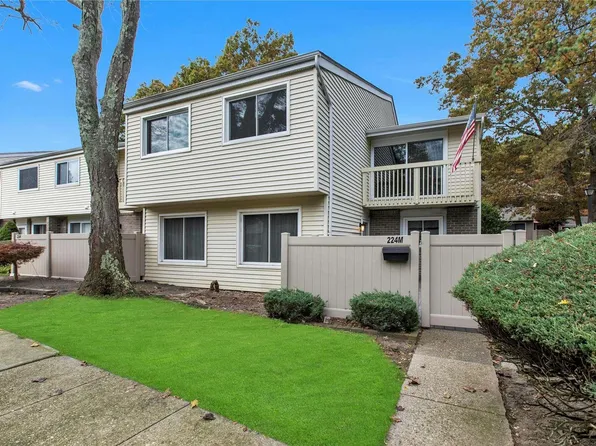 224 Springmeadow Drive #M, Holbrook, NY 11741