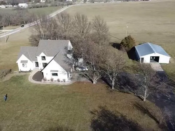 19945 S Padbury Ln, Spring Hill, KS 66083