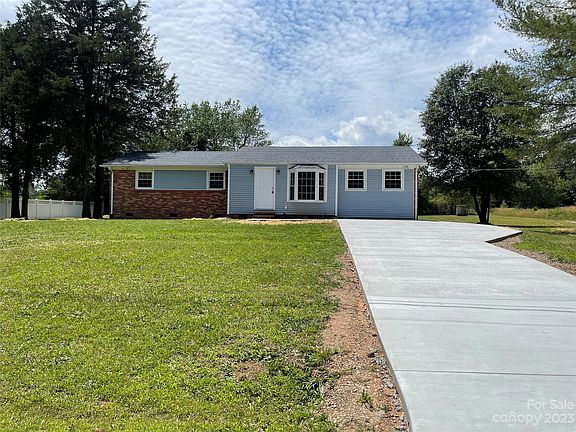 4th image of 1411 Chancellor Dr