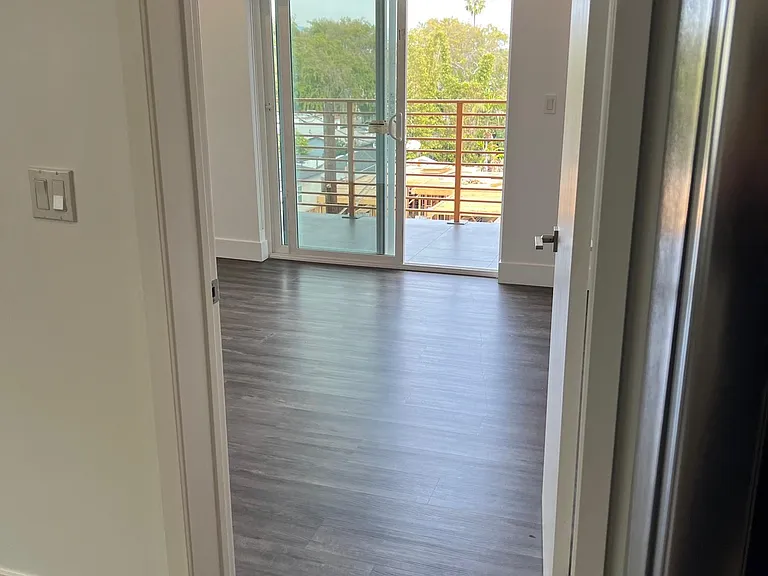4231 McLaughlin Ave #401 — Photo 6