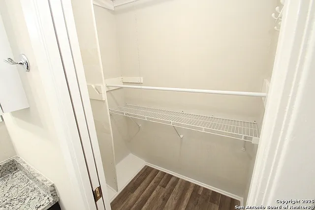 310 Threadneedle Ln — Photo 22