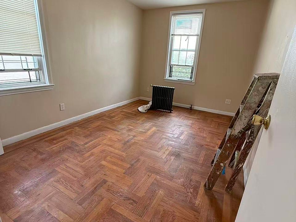 1st image of 122 Bay 43rd St #2R
