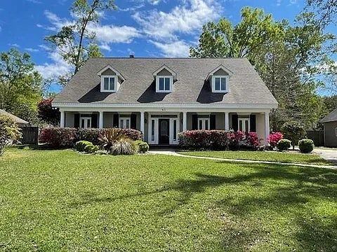 2nd image of 40 Elmwood Loop