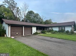 31 Traynor Ln, Willingboro, NJ 08046