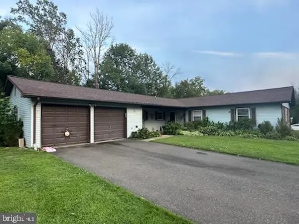 31 Traynor Ln, Willingboro, NJ 08046