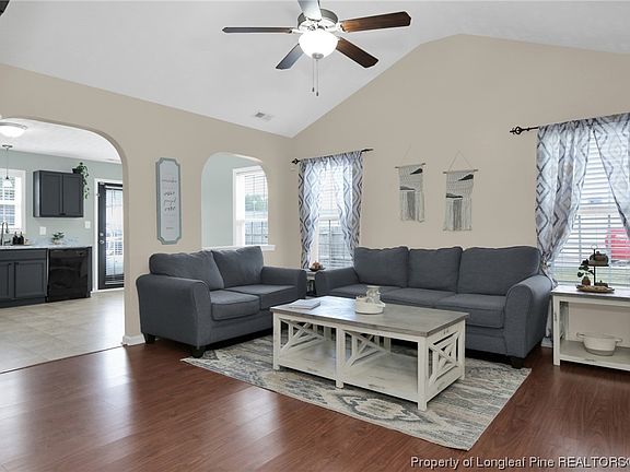 4th image of 570 Broad Dr