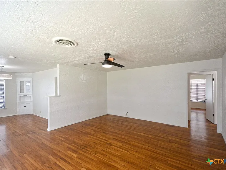 268 E Mill St — Photo 10