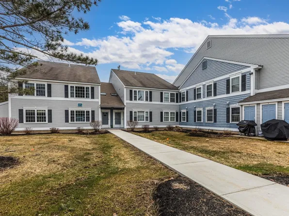 716 Springbrook Circle, Portsmouth, NH 03801