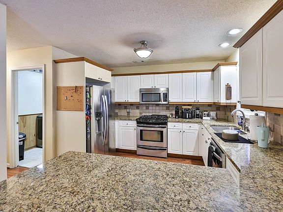 4th image of 218 Rice Mill Dr.