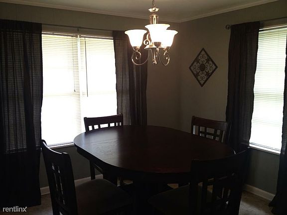 5th image of 924 Hilltop Dr
