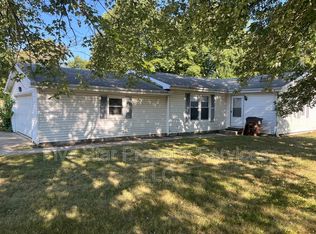 402 N Iris Dr, Auburn, IL 62615