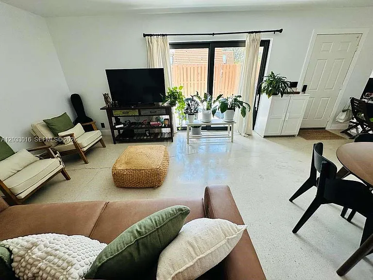 2601 Garden Ct — Photo 6