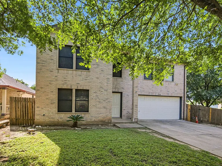 7900 Rosenberry Dr — Photo 3