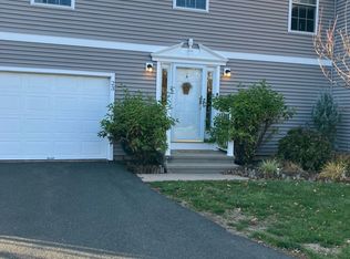 23 Hawthorne Ln #23, Bloomfield, CT 06002
