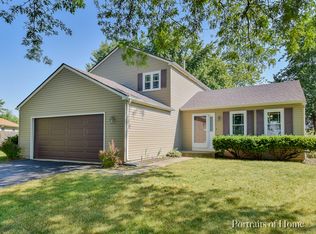 919 Fieldside Ln, Aurora, IL 60504