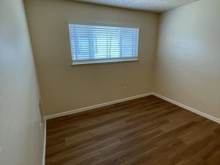 1337 Castlemont Ave — Photo 9