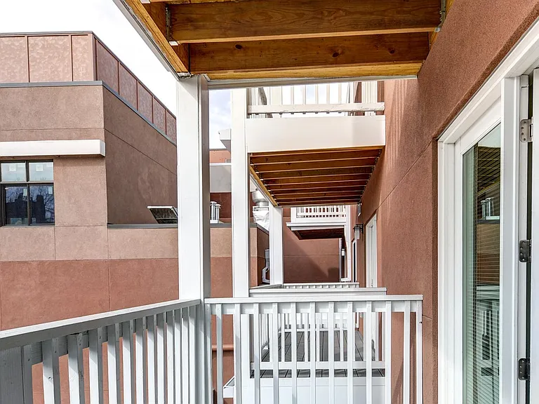 1220 Mapleton Ave — Photo 10