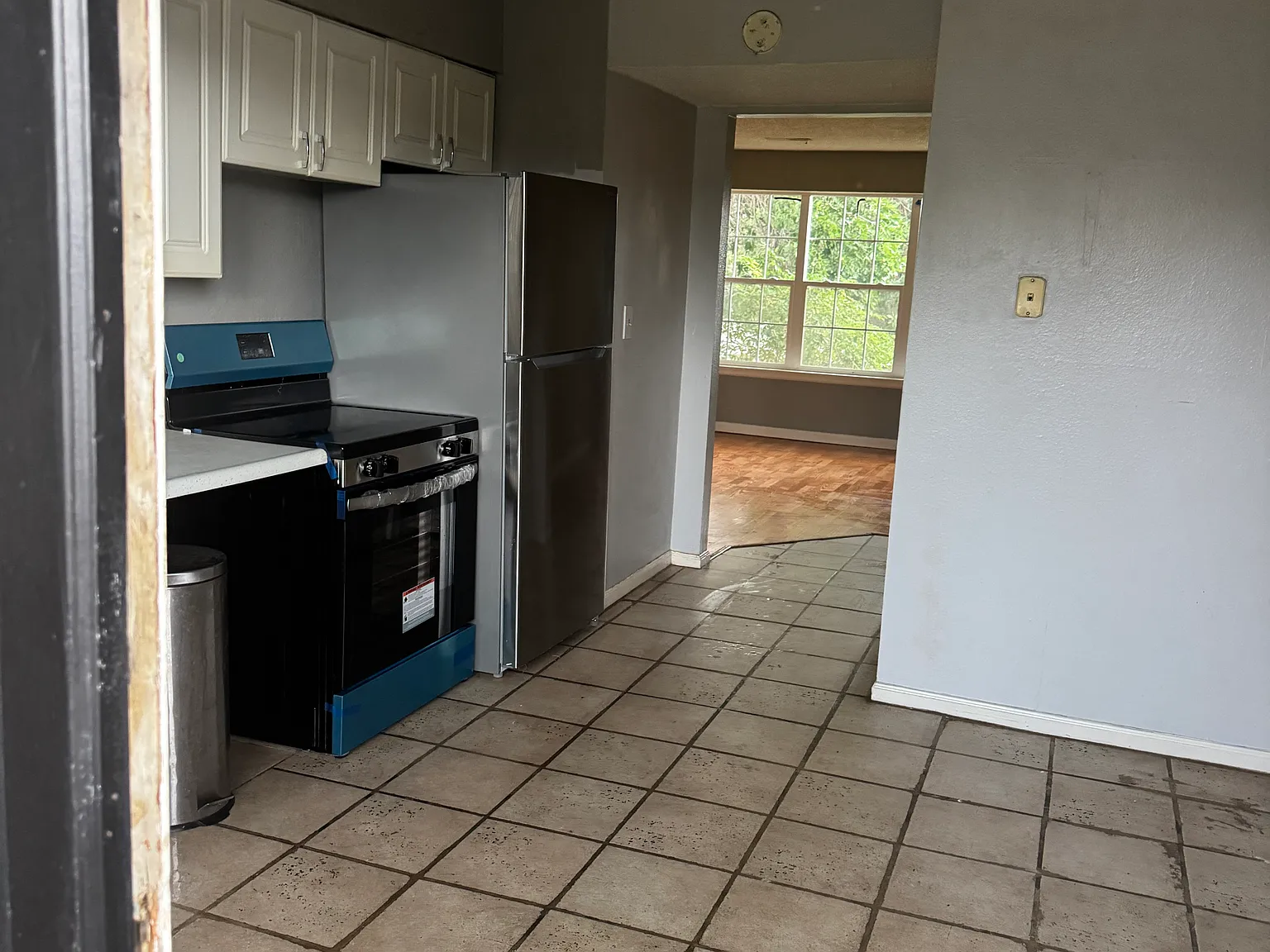 2 bed, 1.5 bath, 1300 sqft, $1,995 — Photo 2