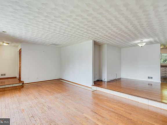 5th image of 35840 Army Navy Dr