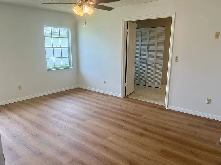 2316 Golfwood Rd — Photo 3