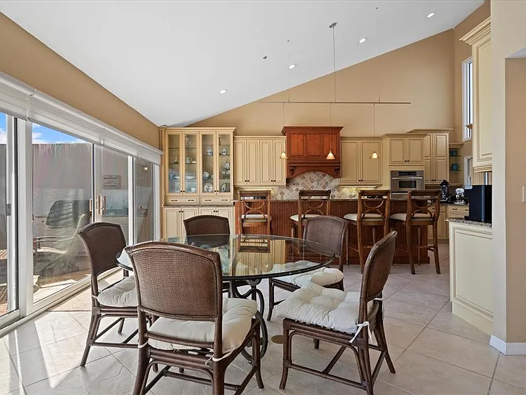 2254 Harbour Court Dr — Photo 33