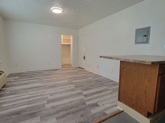 4th image of 24 Arnold Pl #412