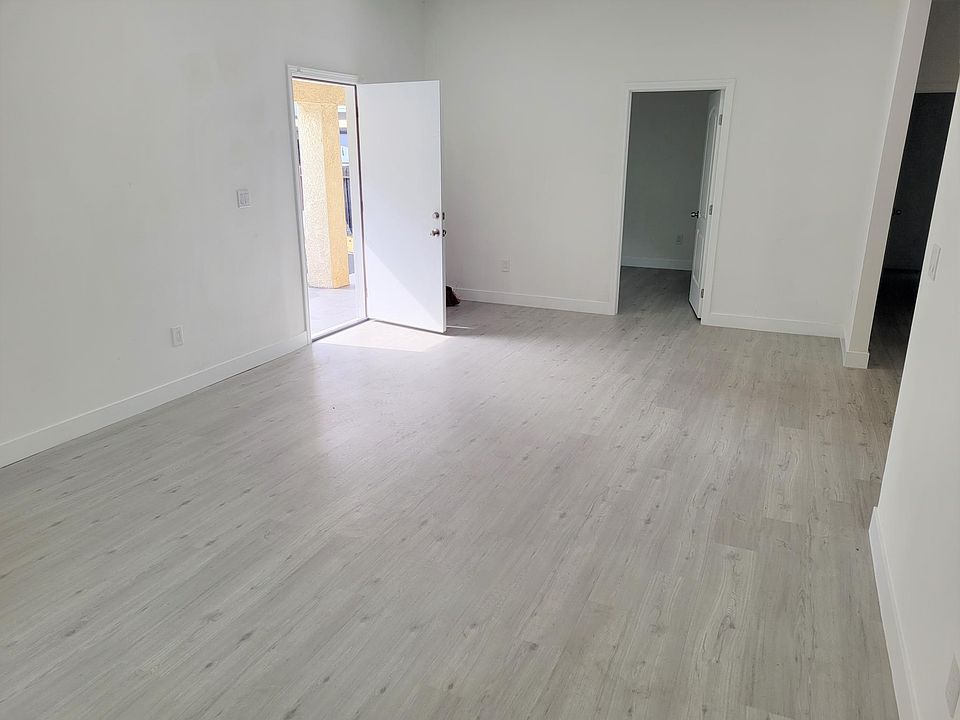 1st image of 541 W 46th St