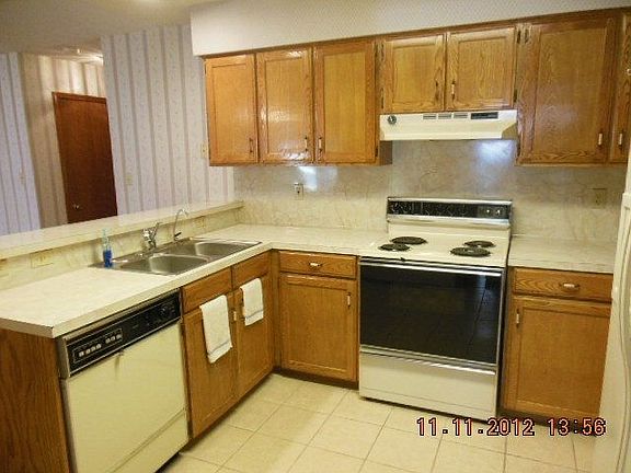 4th image of 2105 S Cynthia St APT D105