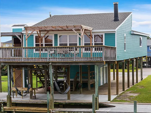 206 Galleon Dr, Freeport, TX 77541