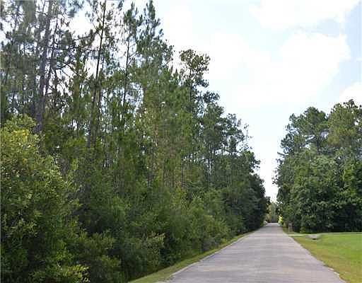 2nd image of Country Wood Dr