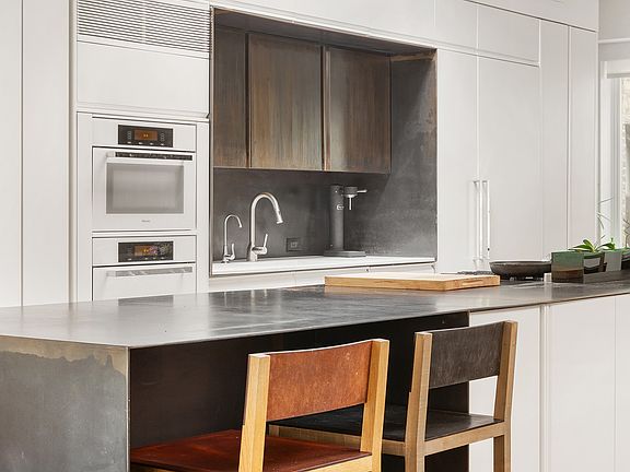 4th image of 410 E 9th St #2