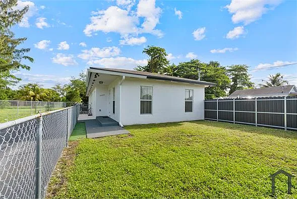 10357 SW 178th St — Photo 3