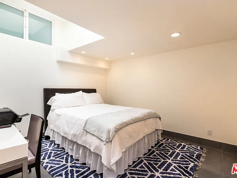 26044 E Pacific Coast Hwy — Photo 21