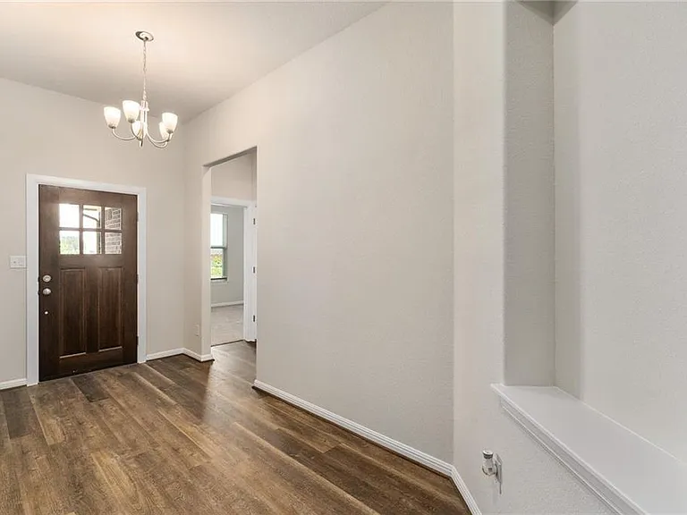 113 Thurston Dr — Photo 8