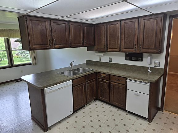 4th image of 5827 Pineview Dr