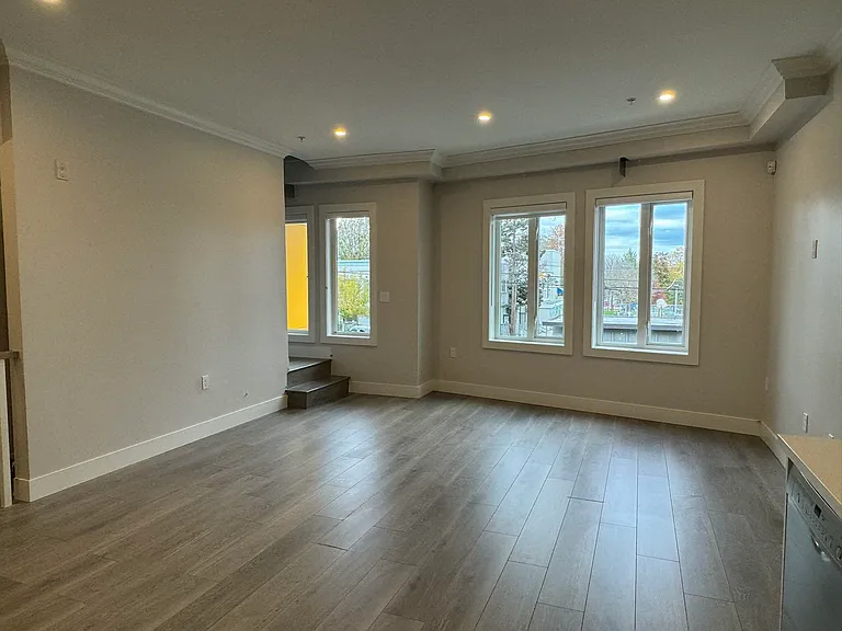 7555 Oak St — Photo 13