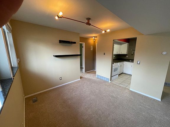 3rd image of 249 S 700 E APT 32