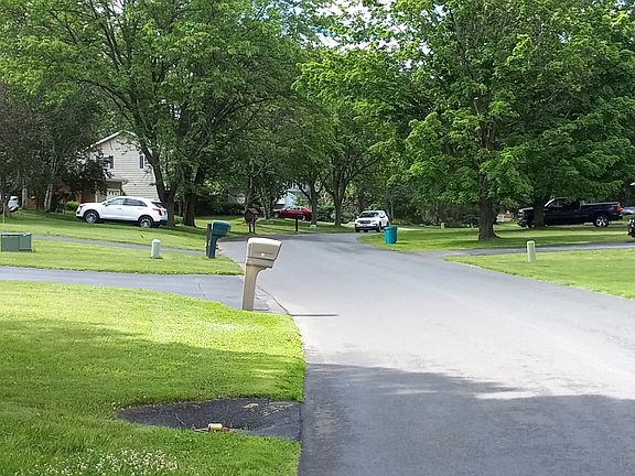 5th image of 16 Fairlawn Dr
