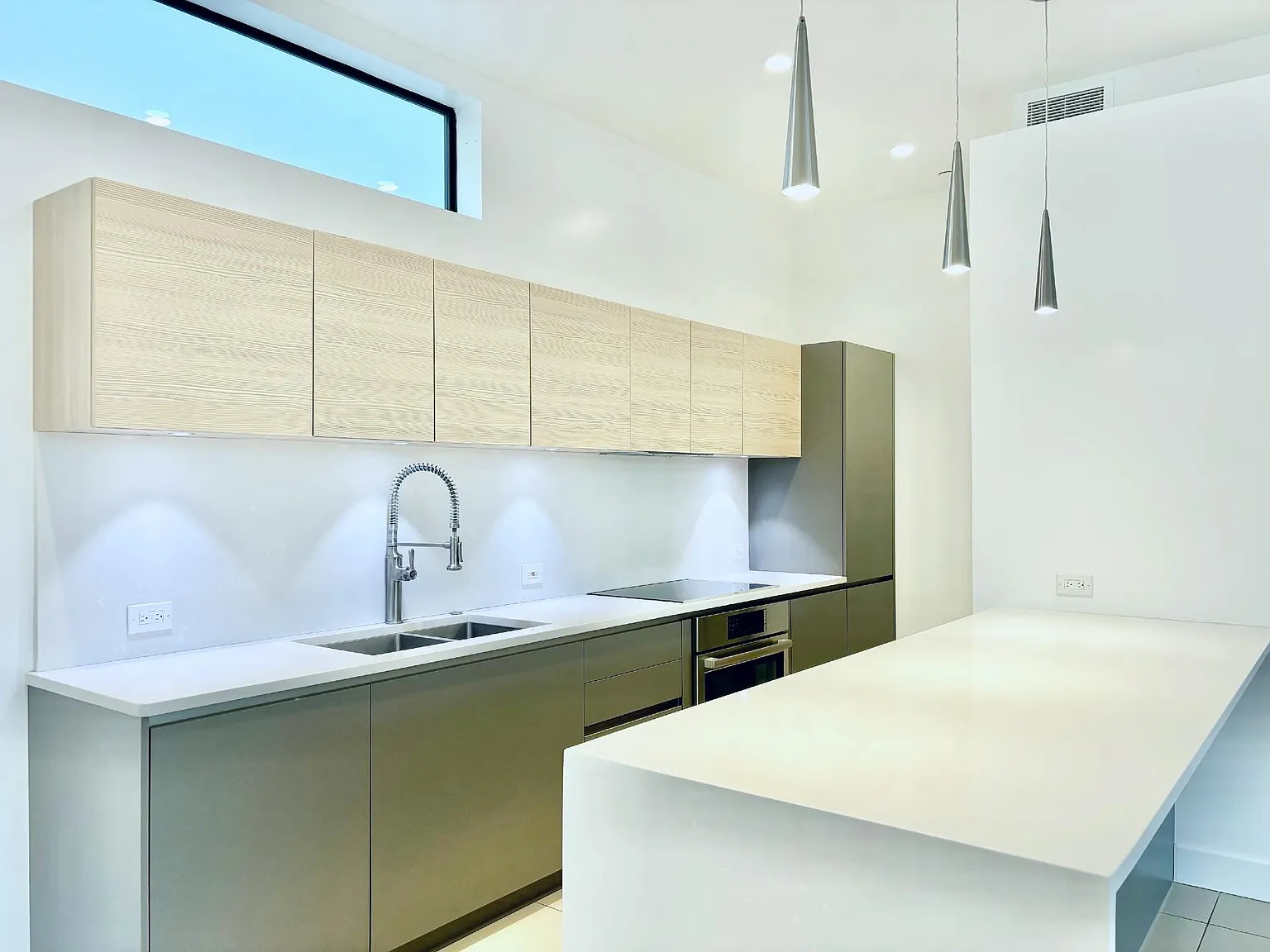 2 bed, 2.5 bath, 1200 sqft, $2,995 — Photo 4