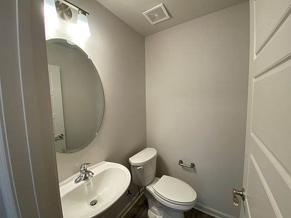 5th image of 501 White Oak Trce