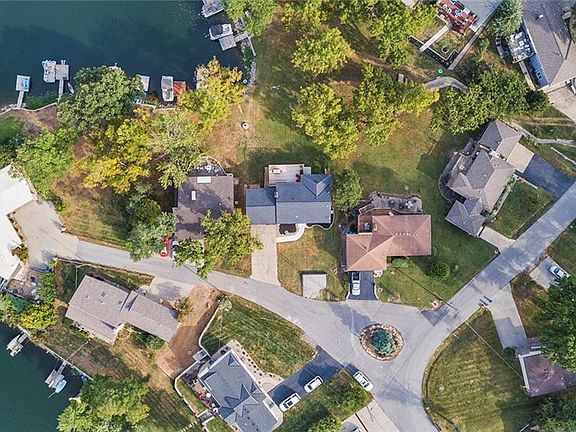 3rd image of 1104 NW South Shore Dr