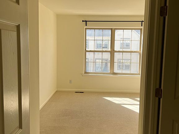 3rd image of 3218 Camden Dr