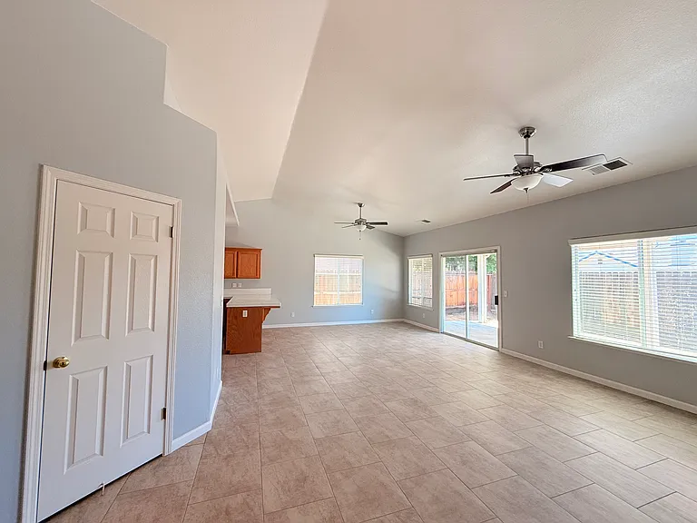 1786 Gibson Ave — Photo 5
